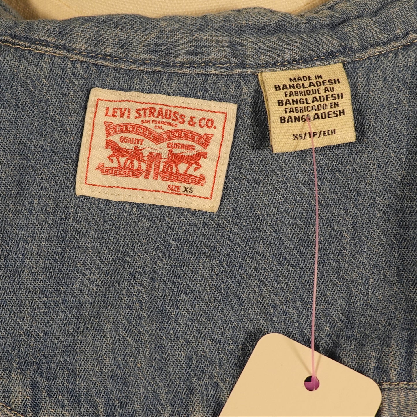 Levi’s Palm Breeze Denim Button-Up (XS)