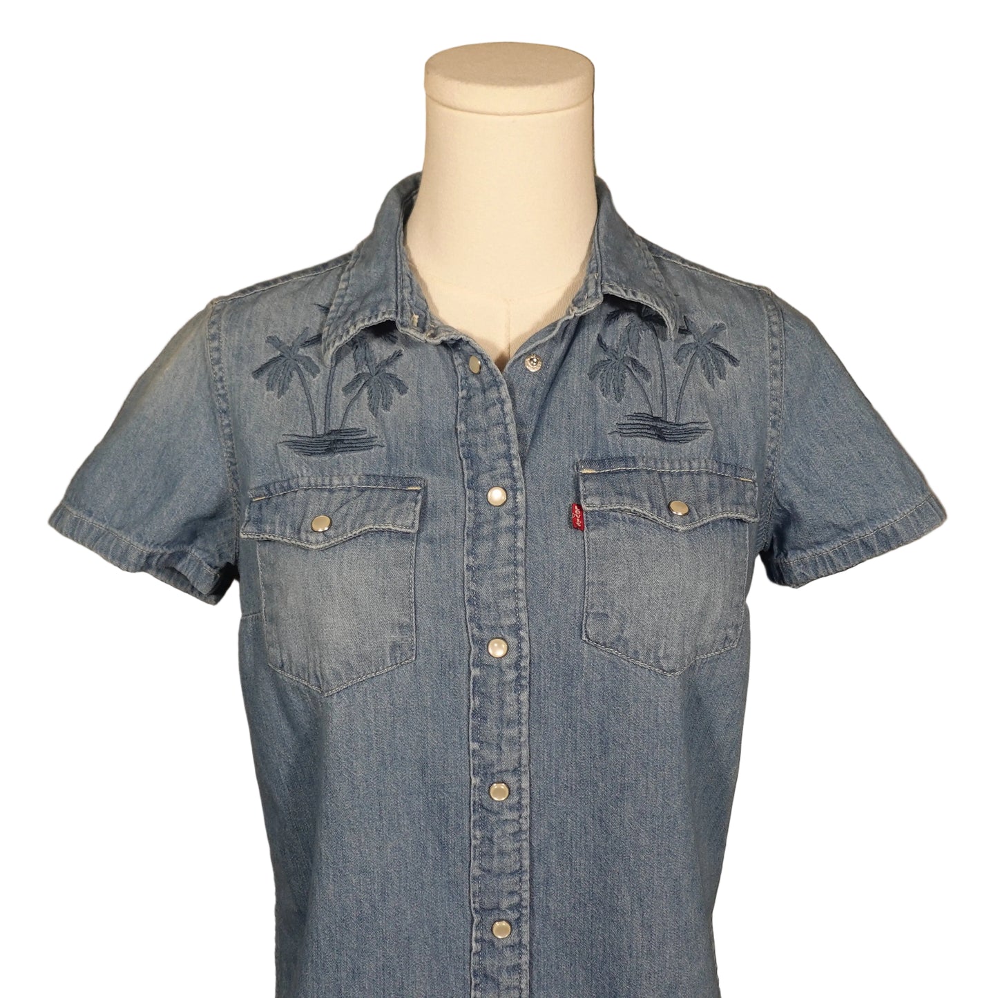 Levi’s Palm Breeze Denim Button-Up (XS)